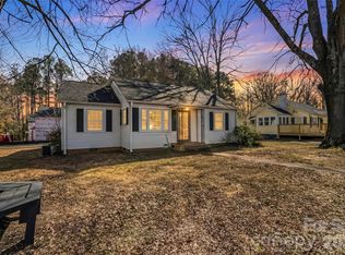 1072 5th St NE, Hickory, NC 28601