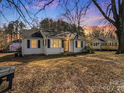 1072 5th St NE, Hickory, NC, 28601