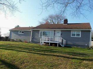 84 Long Meadow Rd, Portsmouth, RI 02871