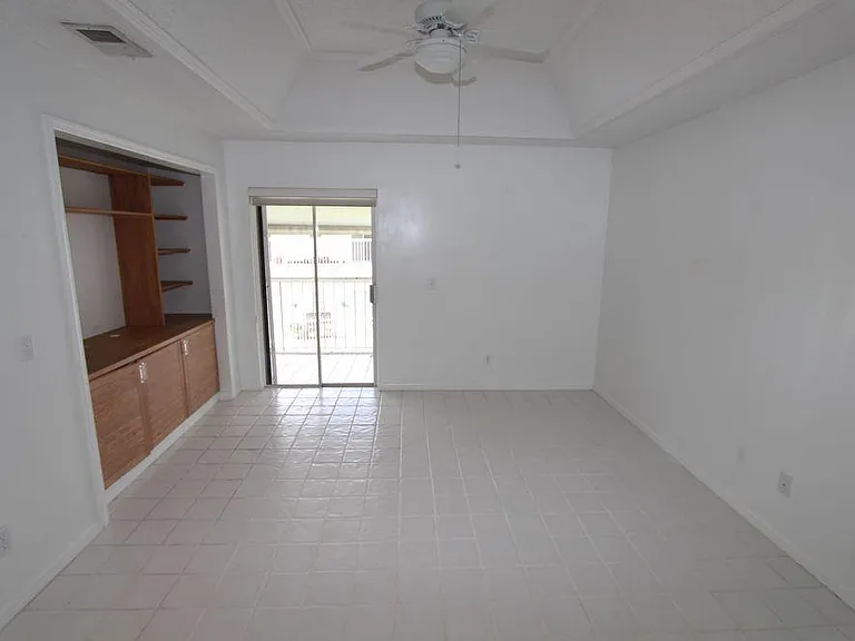 451 Hamptoncrest Cir #307 — Photo 8