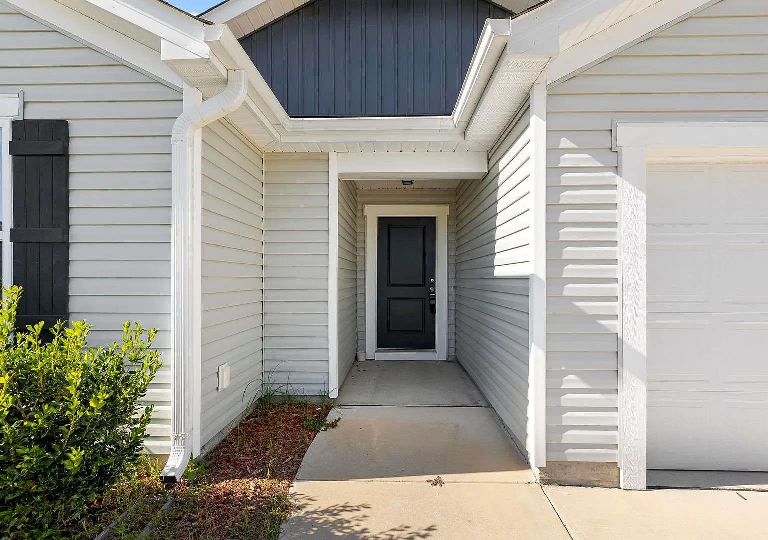 One Story Ranch with fenced in yard available in Holly Ridge! — Photo 2