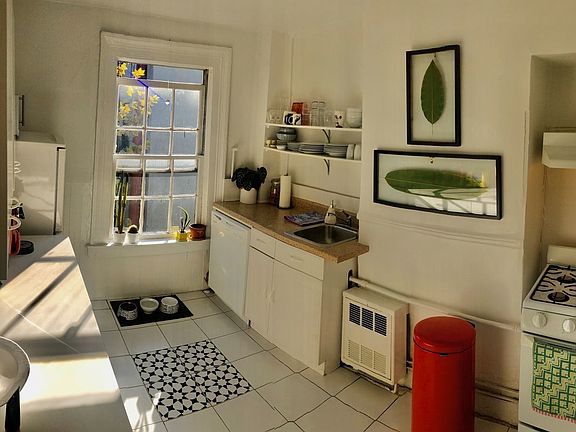 5th image of 309 Henry St #3R