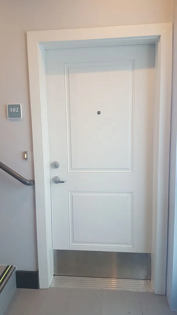 Exceptional TWO Master Bedroom Units w/ En-suite Bath & Oversized closets — Photo 2