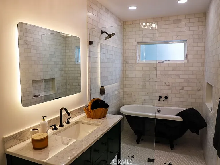 444 W 40th St — Photo 9
