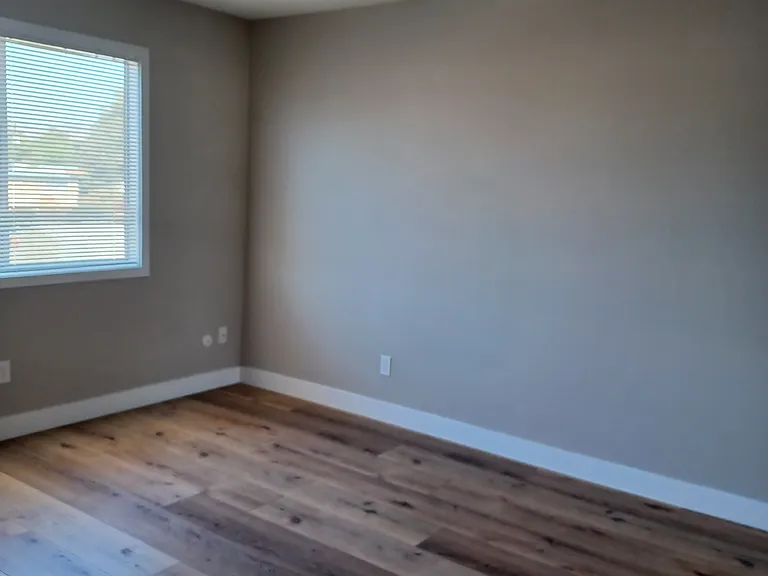 Roscoe Apartments — Photo 11
