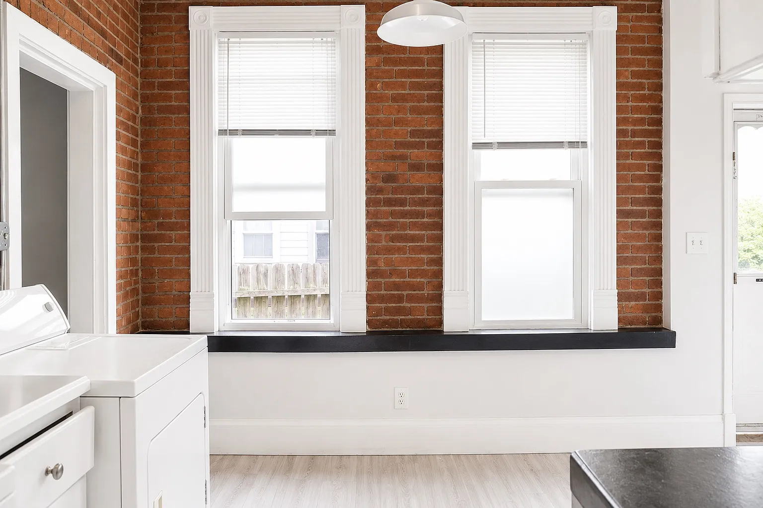 1 bed, 700 sqft, $1,300 — Photo 3