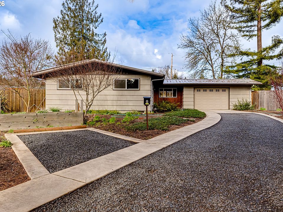 1st image of 555 Stafford Ct