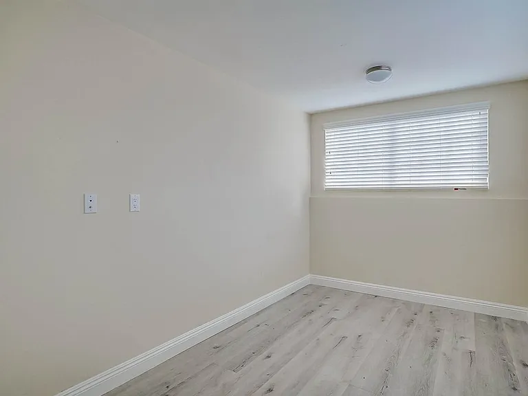 501 E 99th St #10 — Photo 5