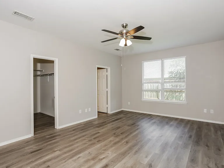 7633 Hollow Forest Dr — Photo 9