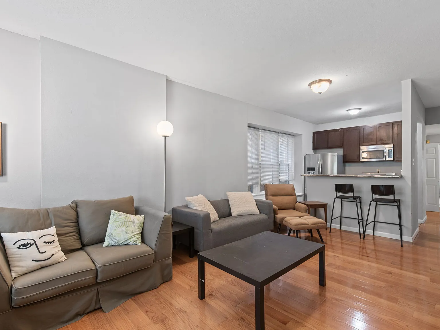 3 bed, 1350 sqft, $2,295 — Photo 3