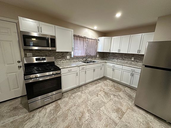 2nd image of 3020 Northgate Ave #3020
