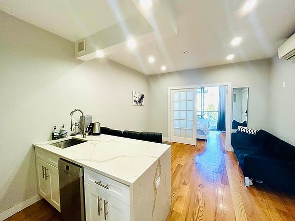 3rd image of 66 Somers St #3