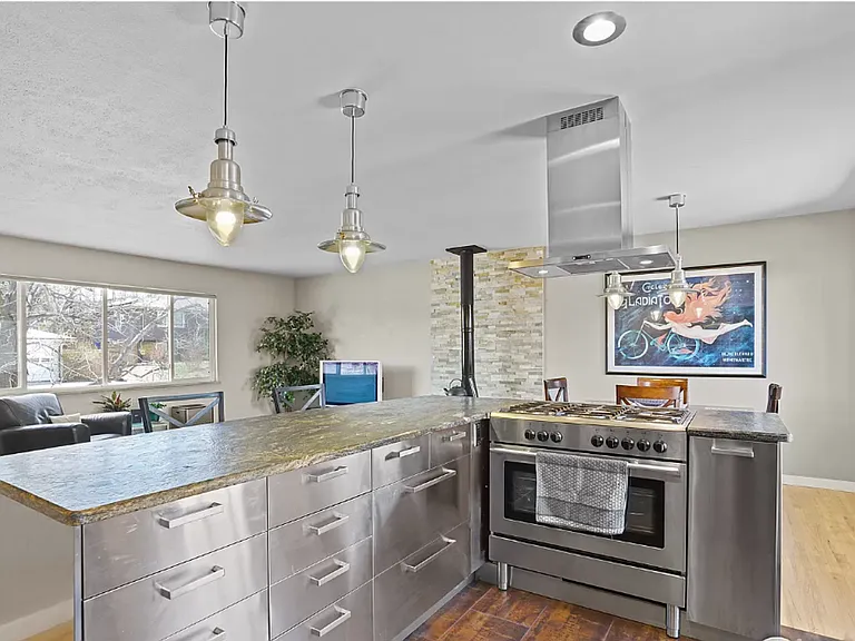 4555 Brookfield Dr — Photo 12