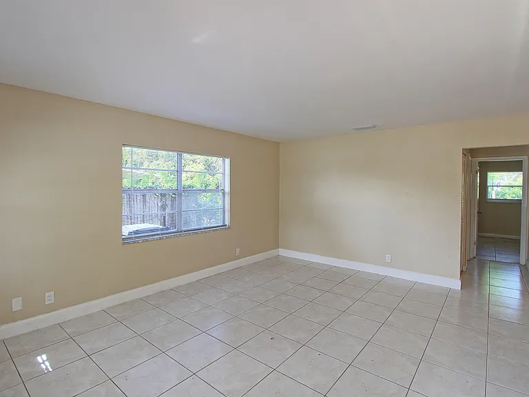 1045 Miami Blvd #A — Photo 6