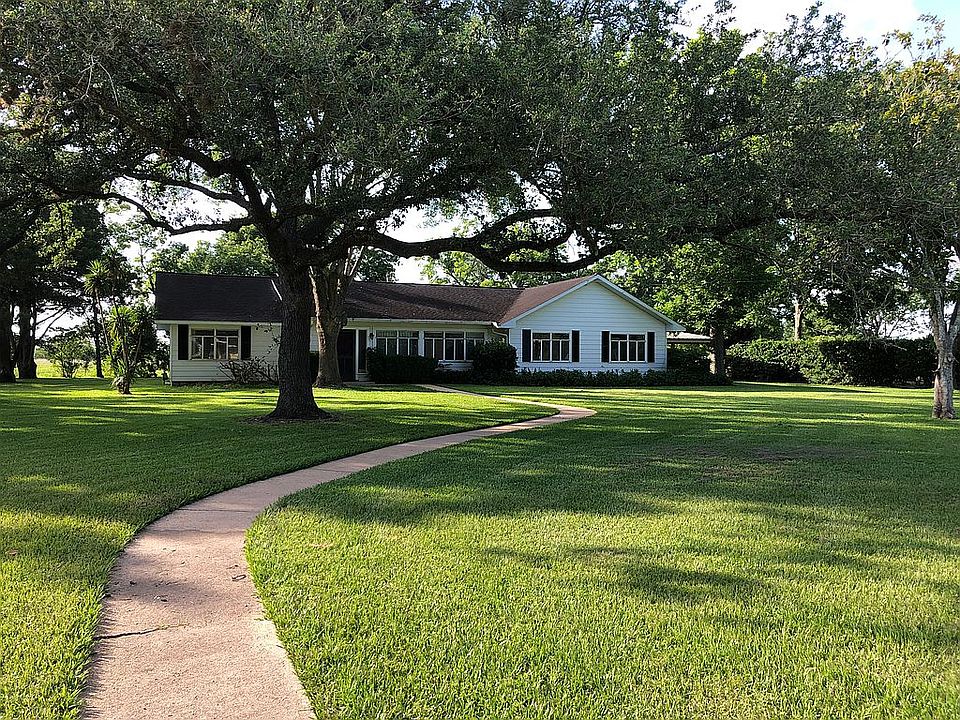 1st image of 403 Tallow Ln