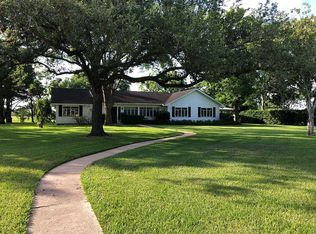 403 Tallow Ln, El Campo, TX 77437