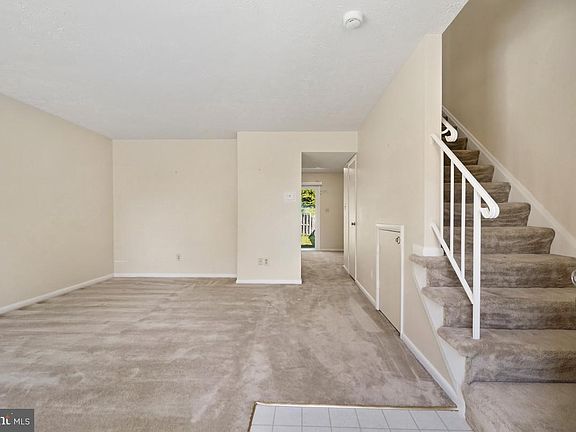 3rd image of 2 Chelmsford Ct