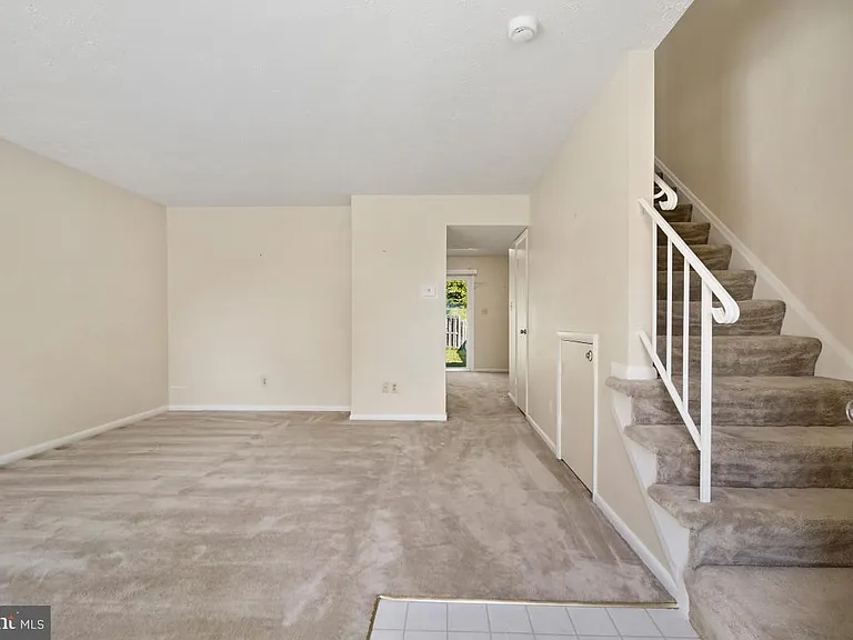 2 Chelmsford Ct — Photo 3