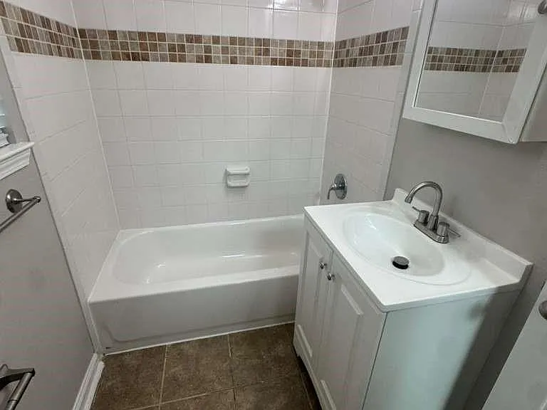 1223 W 25th St #3 — Photo 7
