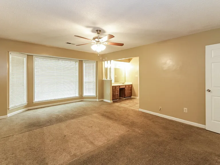 6708 Henredon Dr — Photo 12