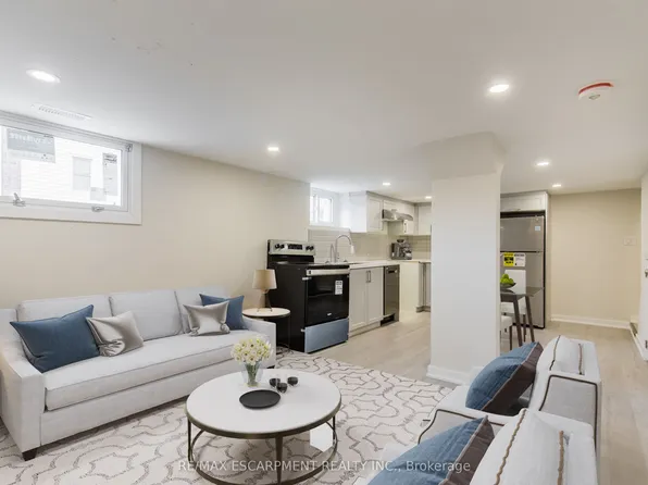 129 E 22nd St #2, Hamilton, ON L8V 2V5