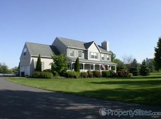 12 Weston Dr, Pittstown, NJ 08867