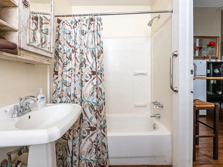 2405 Saint Charles Ave #105 — Photo 11