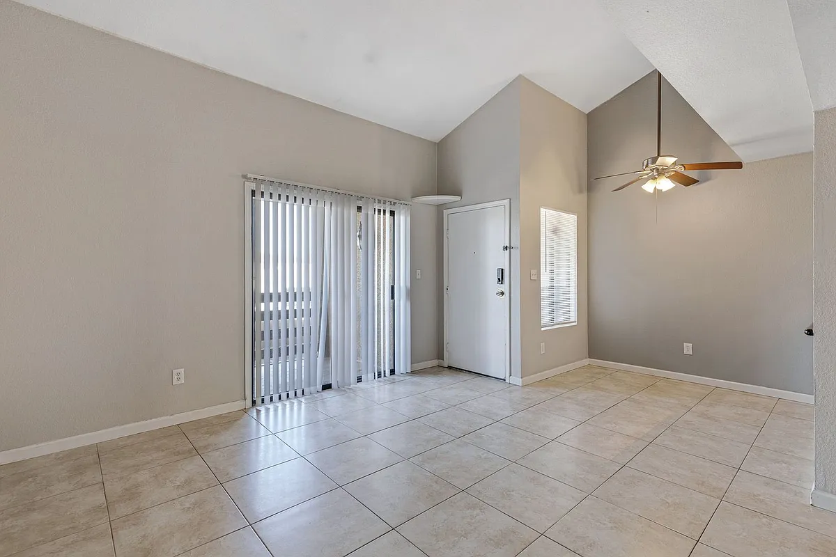 Building Photo - 1241 N 48th St #213
