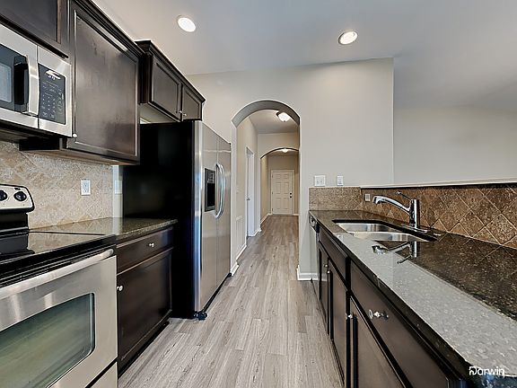3rd image of 50 Briar Ridge Ln
