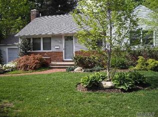 26 Cheshire Ave, Syosset, NY 11791