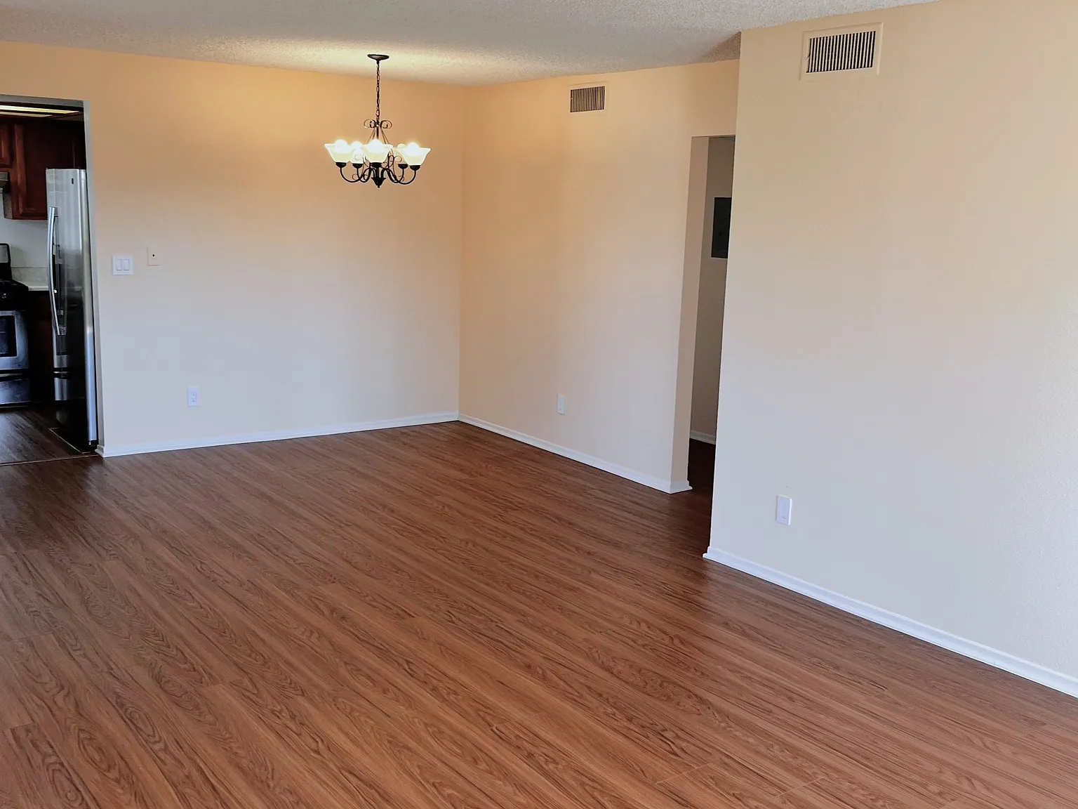 2 bed, 937 sqft, $2,475 — Photo 2