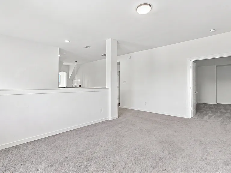 2408 Doncaster Dr — Photo 24