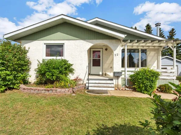 22 W Blackstone Ave, Lacombe, AB T4L 1P7