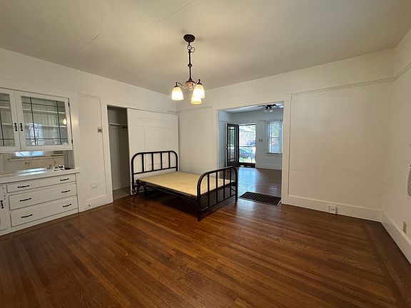 3rd image of 415 28th St APT 1