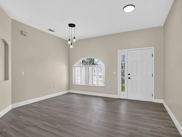 121 Aurelia Ct — Photo 5