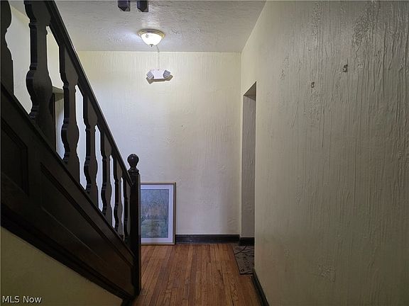 5th image of 15610 Van Aken Blvd APT 18