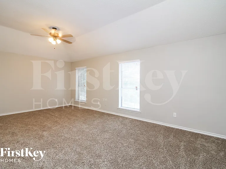 5611 Chimney Rock Dr — Photo 7