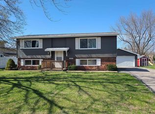 888 E Sunnyview Ave, Knoxville, IL 61448