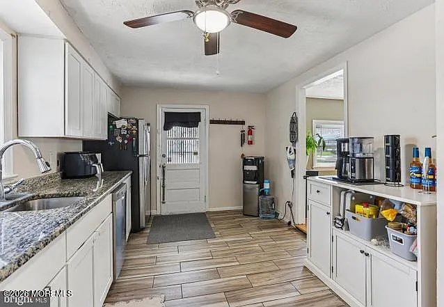 36 Browning Ave — Photo 15