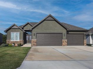 18804 Deer Run St, Spring Hill, KS 66083
