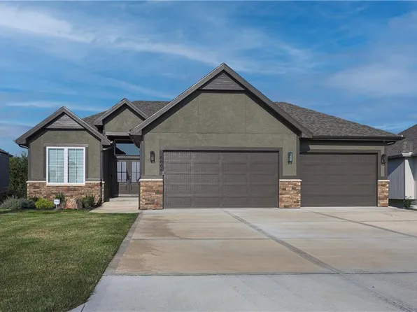 18804 Deer Run St, Spring Hill, KS 66083