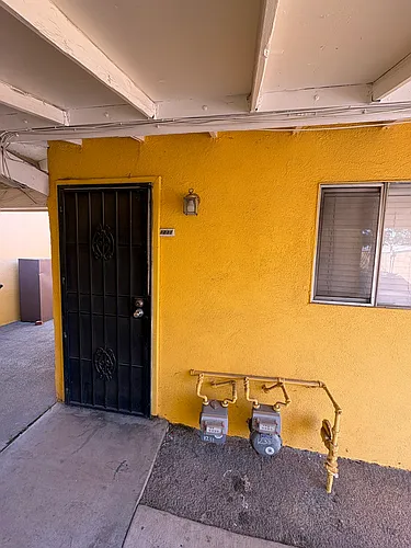 1215 E 8th St Photo 1