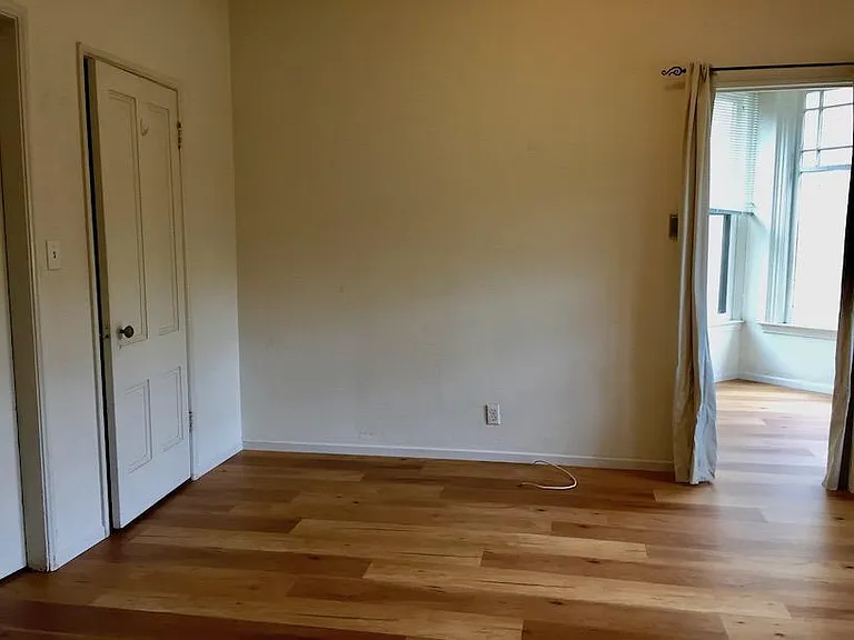 211 W Sola St #A — Photo 8