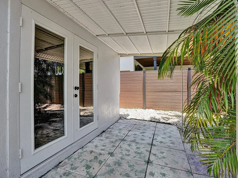 2020 NE 15th Ave — Photo 4