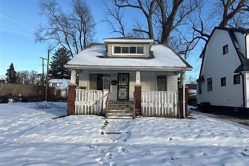 1st image of 12738 Robson St