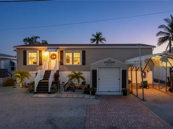 2862 York Rd, Saint James City, FL 33956