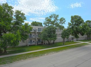 990 Markham Rd, Winnipeg, MB R3T 2M2