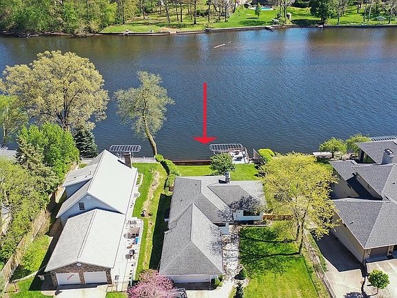 4th image of 22956 Greenleaf Blvd