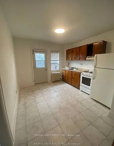 35 Lansdowne Ave #2 — Photo 6