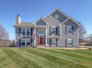 717 S Sunset Ln, Raymore, MO 64083